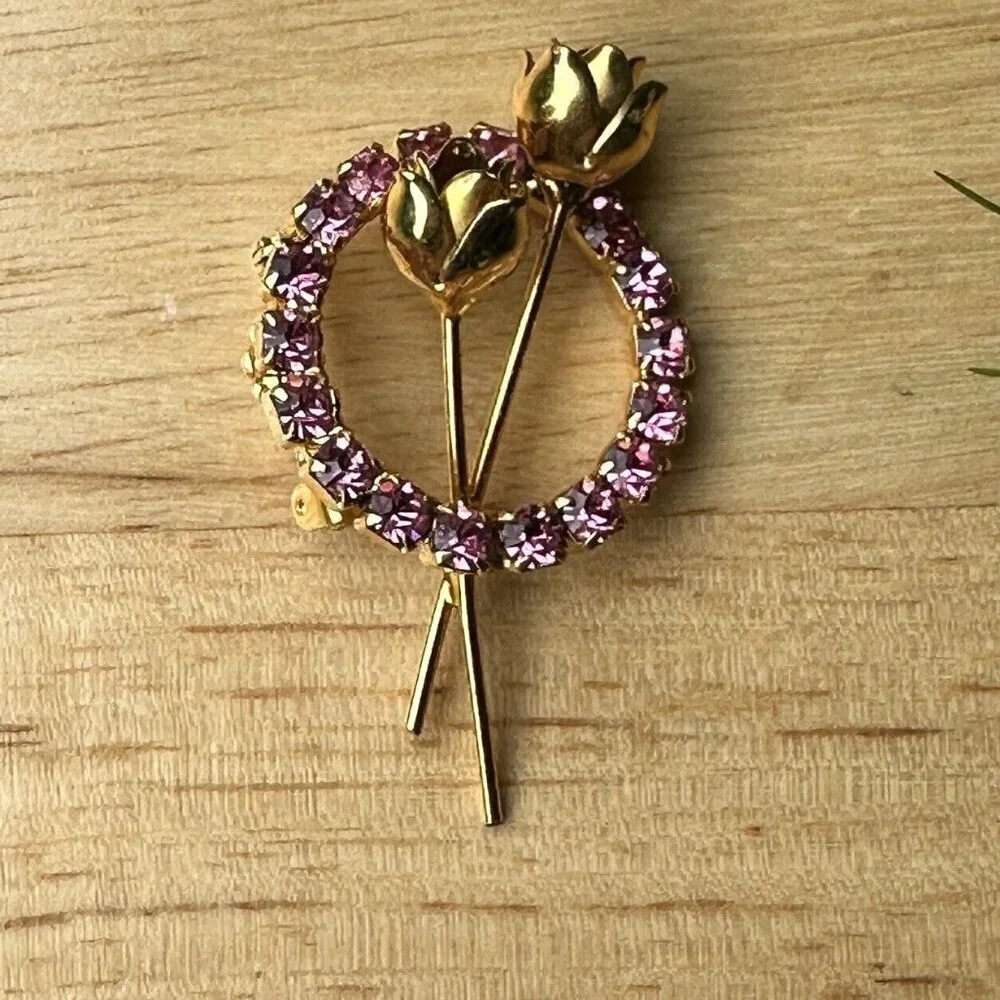 Vintage Brooch Pin 1.75 Inch Wreath Two Roses Flowers Pink Rhinestones‎ Goldtone